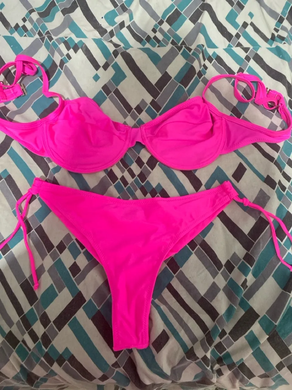 Biquíni rosa neon