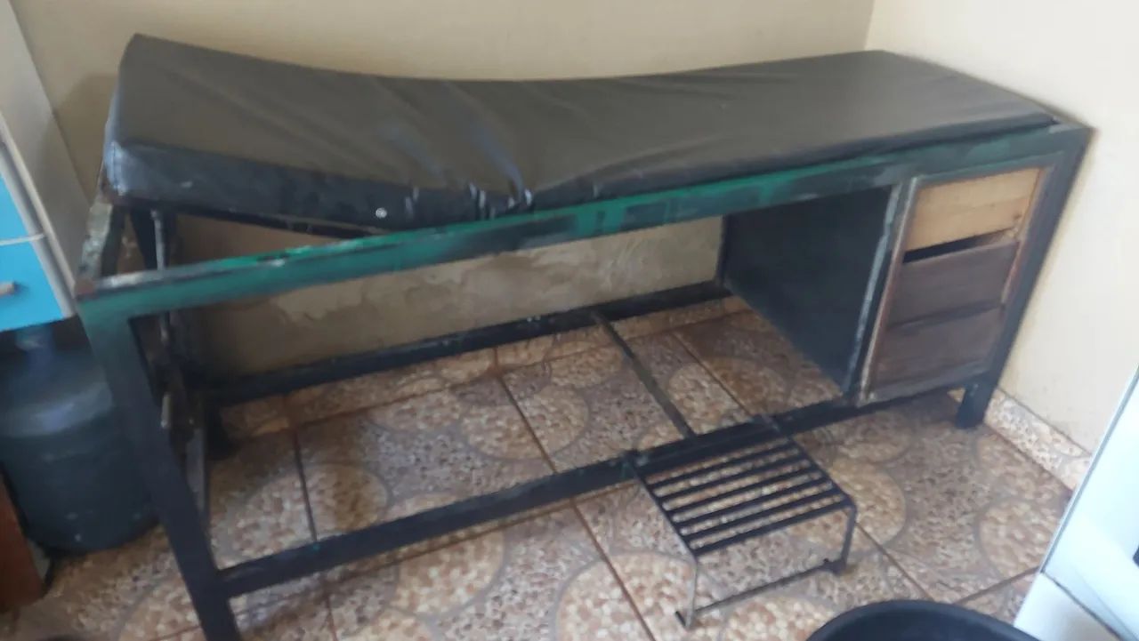Cama para procedimentos estéticos ou exames médicos.  - Foto 2