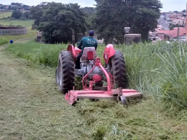 Locação de trator Roçadeira. - Foto 4