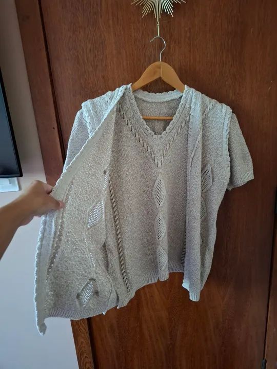 Conjunto novo de tricô feminino com blusa e colete cor areia tamanho G da Alemanha  - Foto 2