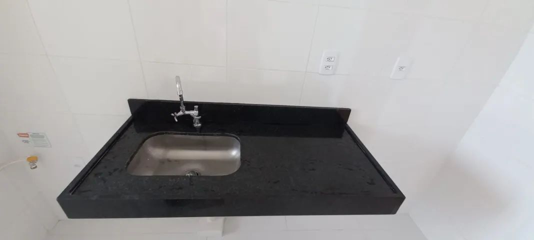 Pia e tanque em granito São Gabriel - semi-novos, nunca usados - com cubas inox