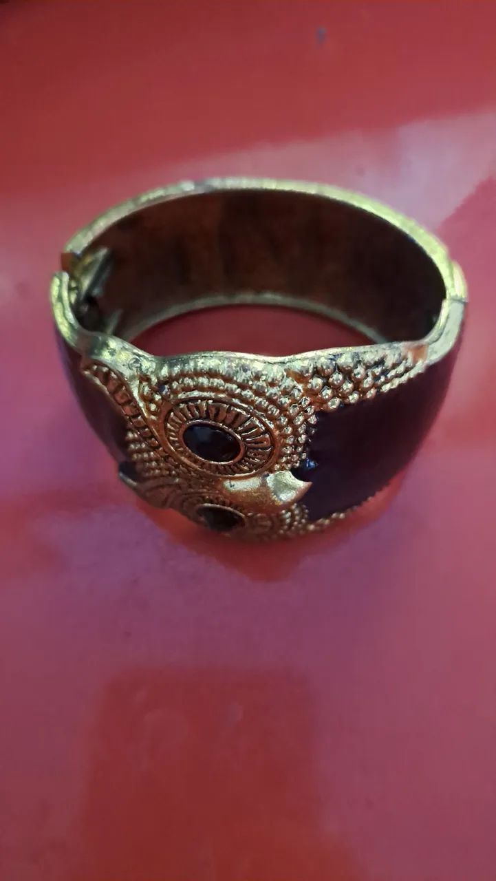 Pulseira de Coruja Dourado com Detalhes em Preto - Foto 2