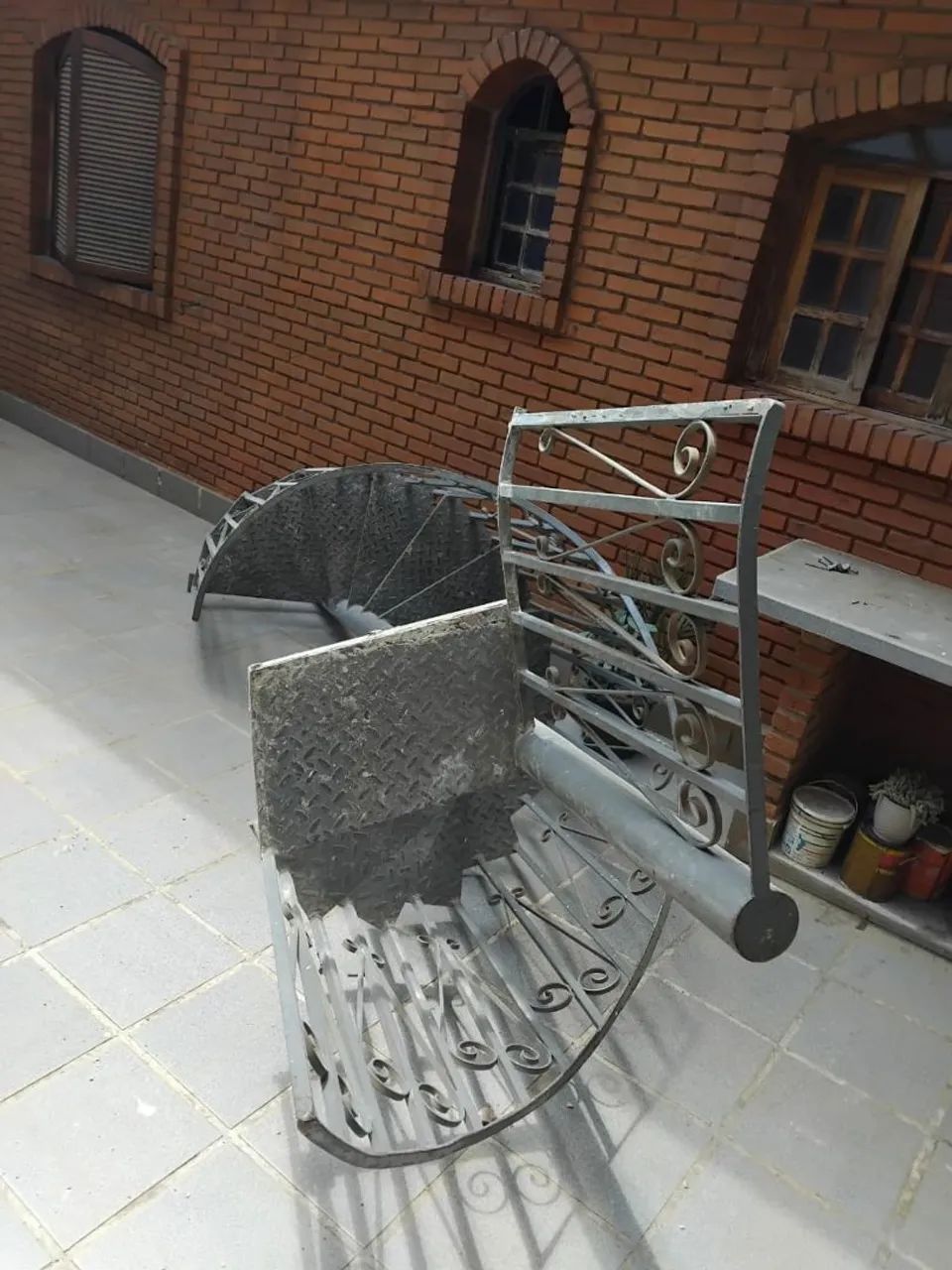 Linda Escada Caracol em Ferro - Artesanal ,  Ótimo Estado! - Foto 2