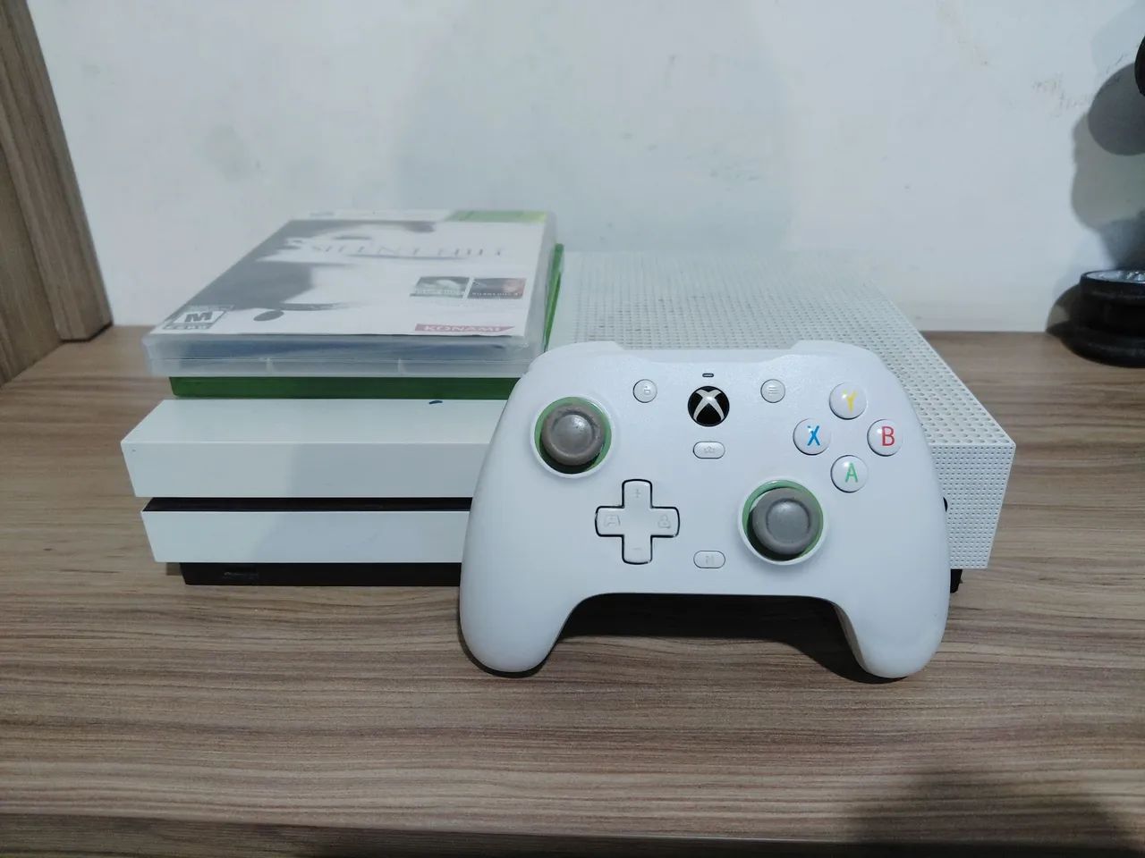 Vendo Xbox One Semi Novo Com controle Gamesir Com cabo USB 3 metros - Foto 2