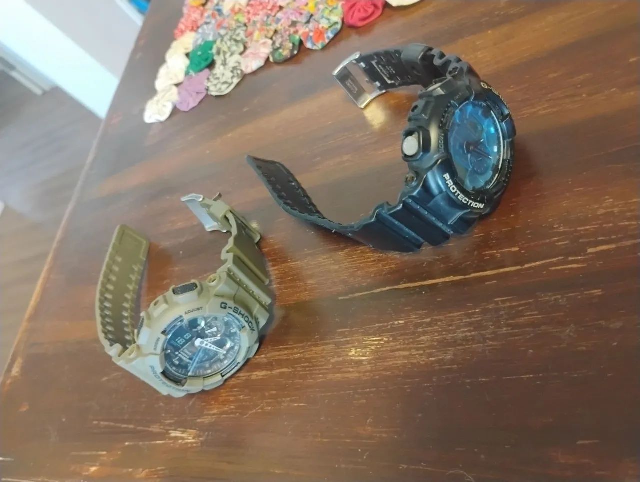 Dois relógios Casio G-Shock originais.
