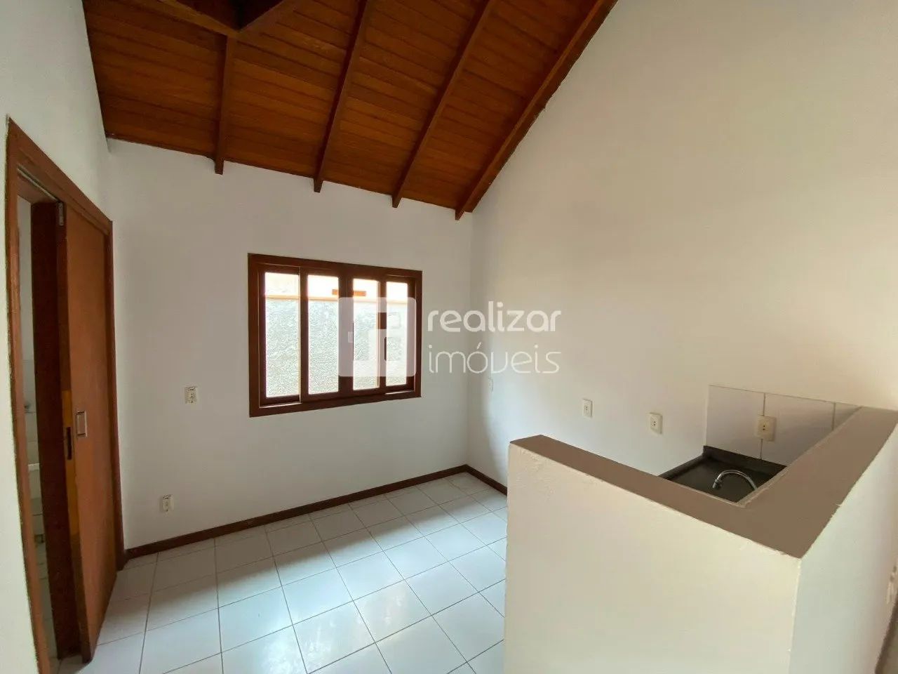 Casa 3 dormitórios suítes no Bairro Rio Tavares em Florianópolis - Foto 4