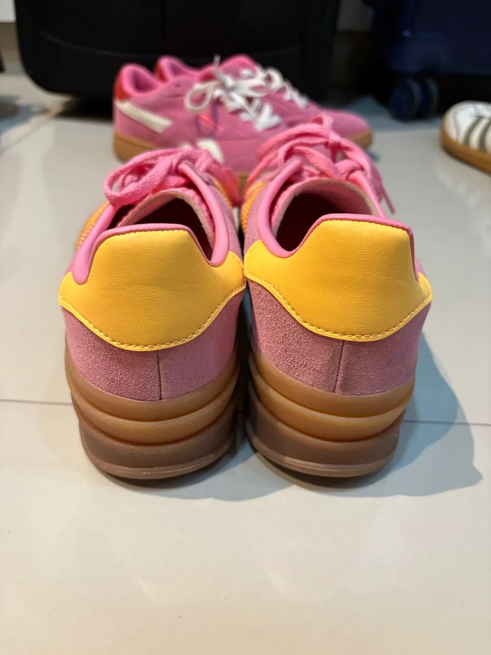 Tênis Gazelle rosa - Foto 4