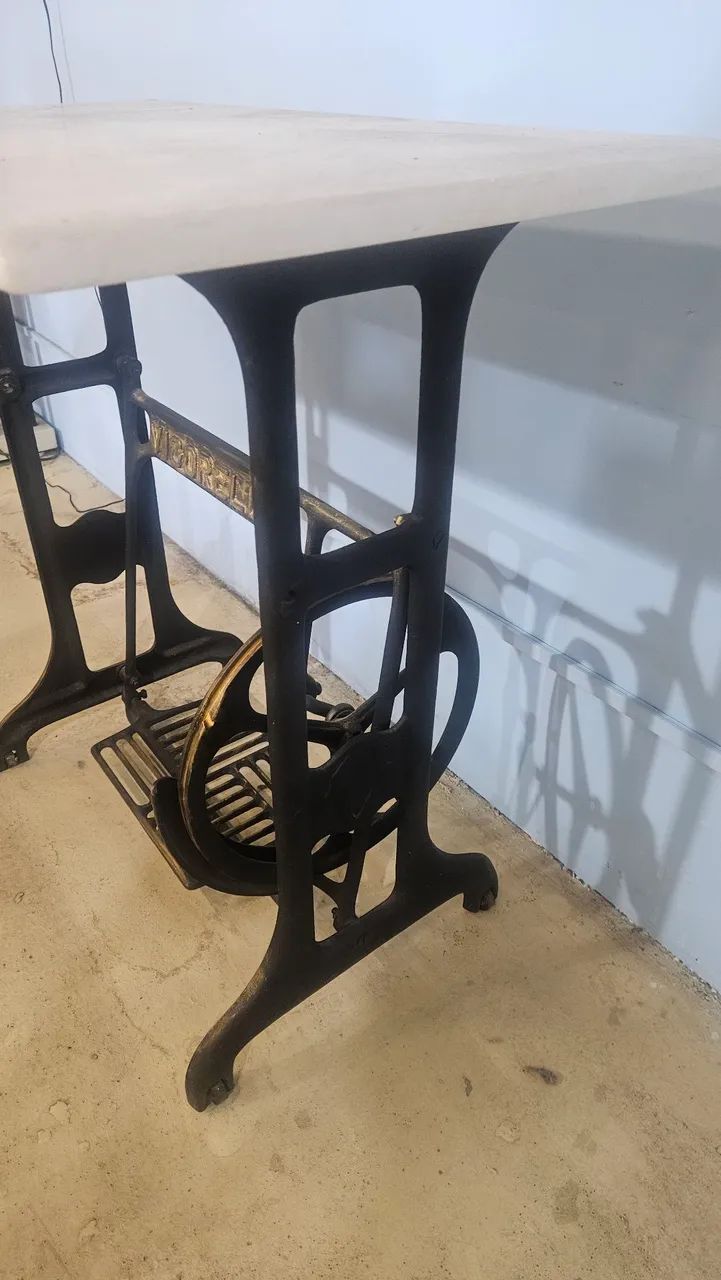 Pé de máquina com tampo de mármore  - Foto 5