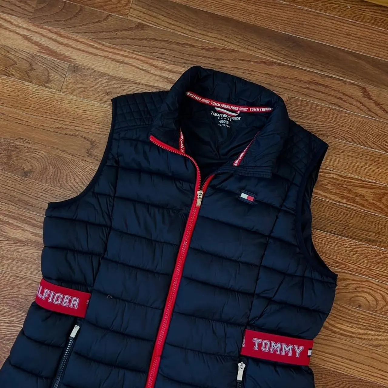 Colete Puffer Tommy Hilfiger original - Foto 2