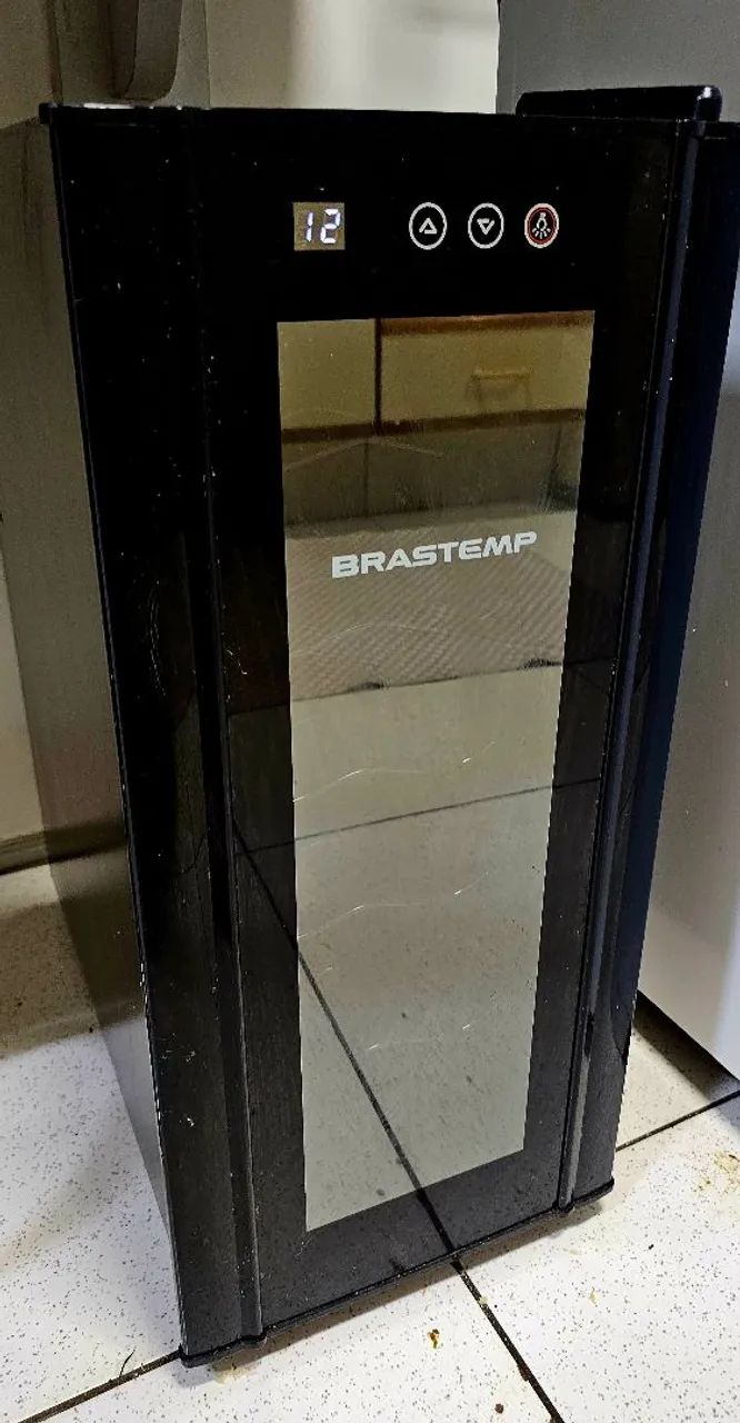 Adega Brastemp 12 garrafas touch-screen 