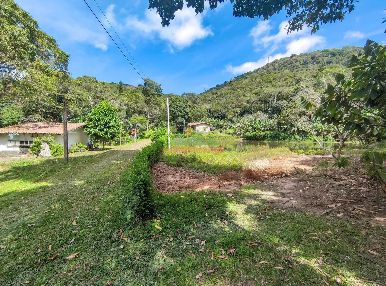 Sítio de 12,5 ha, com casa sede e casa de funcionários, com lago perene e muitas - Foto 3