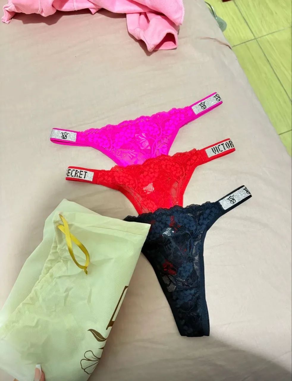 Calcinha Victoria?s Secret com strass - Foto 4