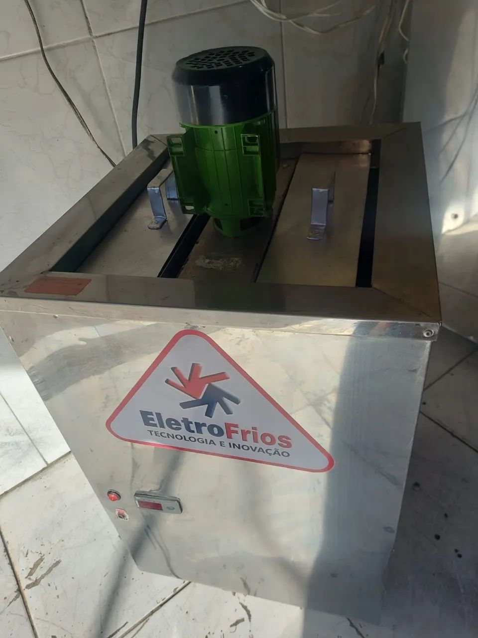 Máquina de picolé completa com formas e extratores