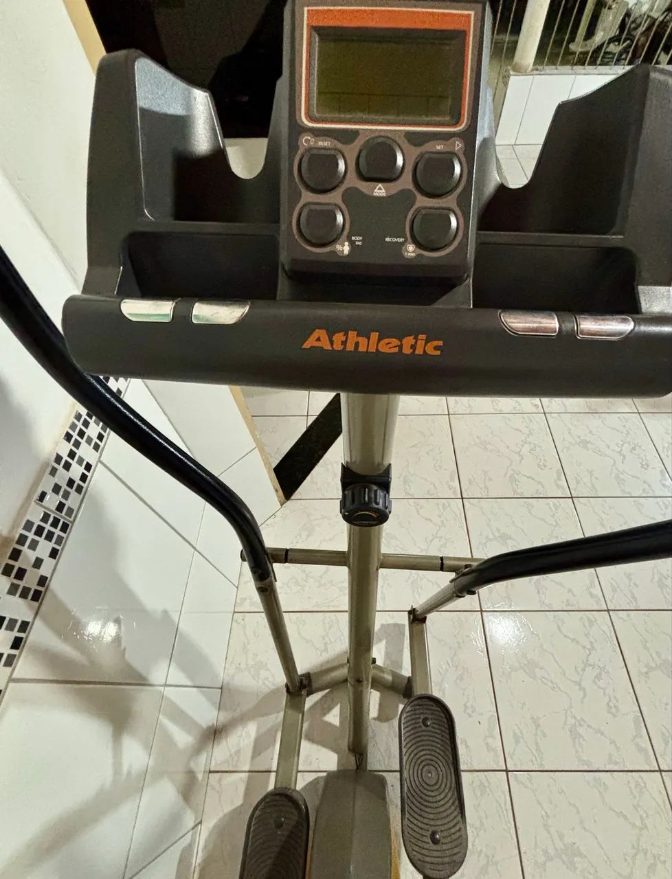 Vendo Elíptico Athletic Advanced 330E  - Foto 3