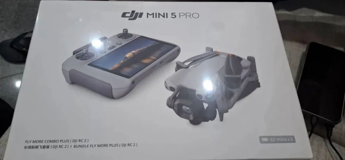DJI Mini 5 - Combo Fly More - Foto 2