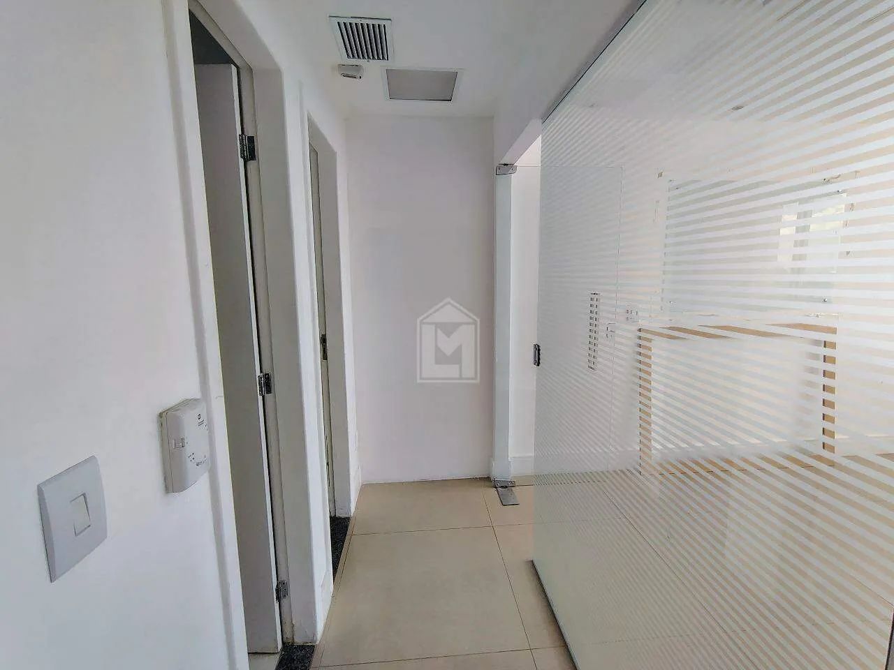 Excelente Sala Comercial no Edifício Petro Tower  45 m² | Pronta para Uso - Foto 3