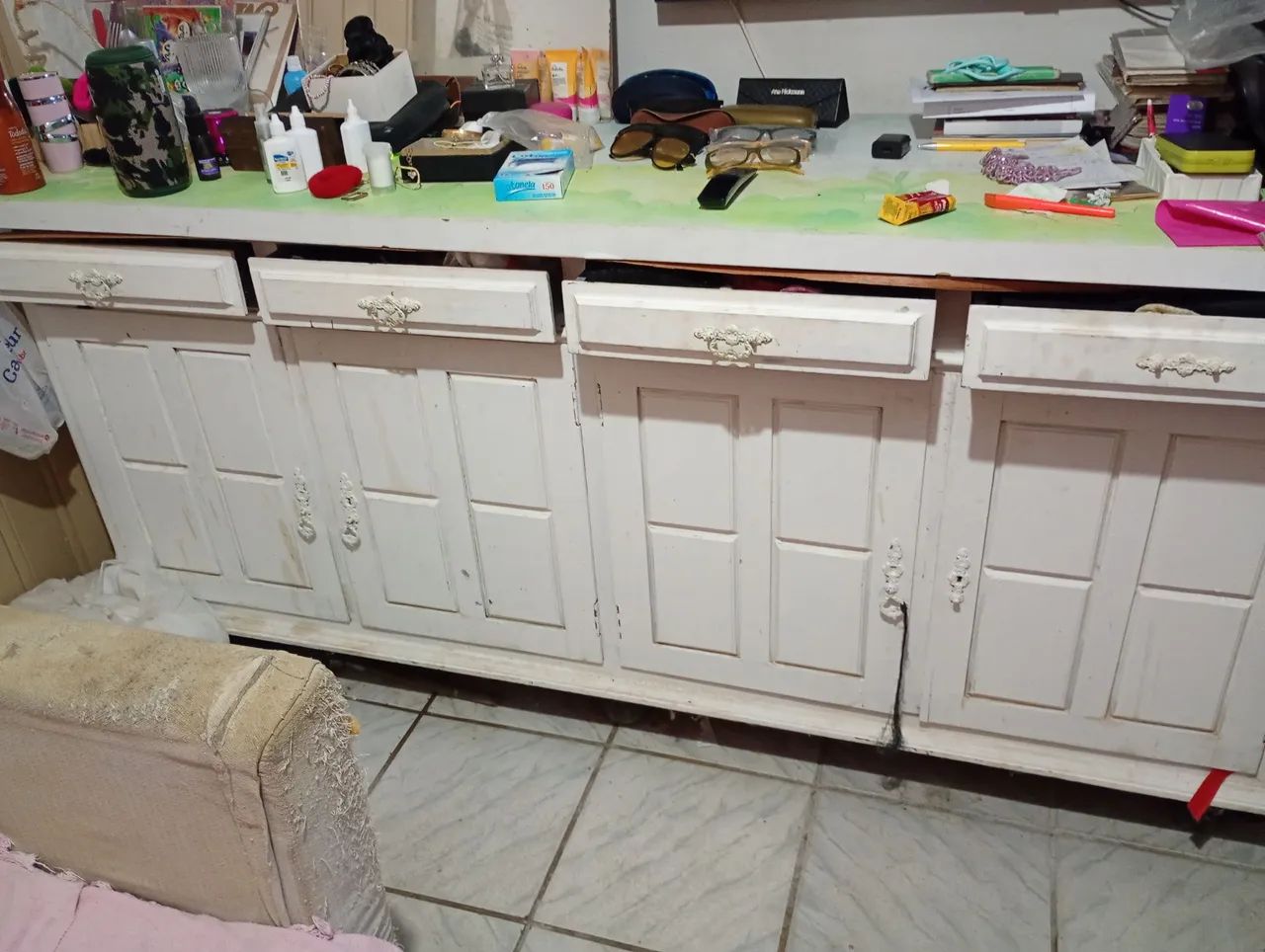 Bufê branco com 4gavetas madeira de lei