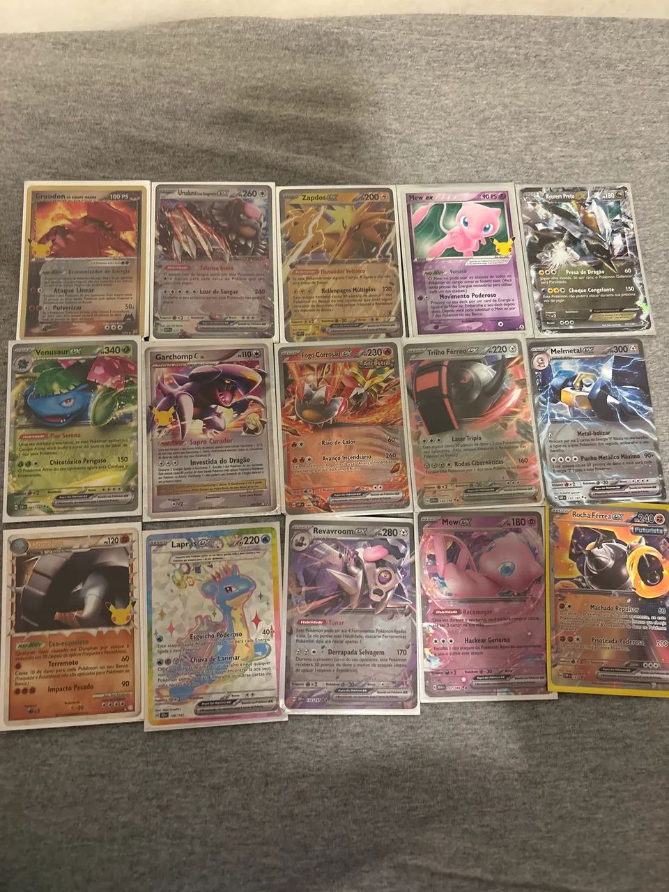 Cartas de Pokémon Ex e de celebração 