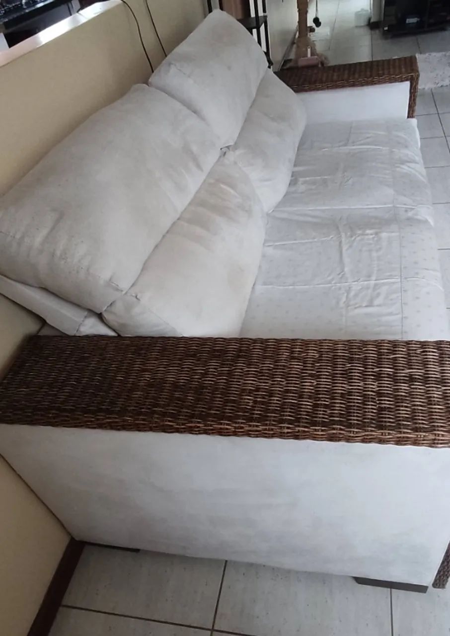 Sofá de dois lugares retrátil e reclinavel com braços em ratan - Foto 2