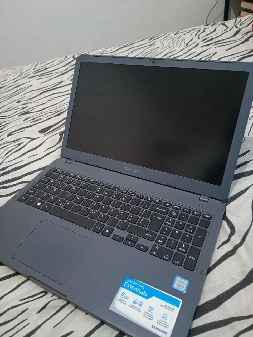 Notebook Samsung Essentials E30 | Intel Core i3 7ª Gen | Tela 15.6" Full HD | HD 1TB
