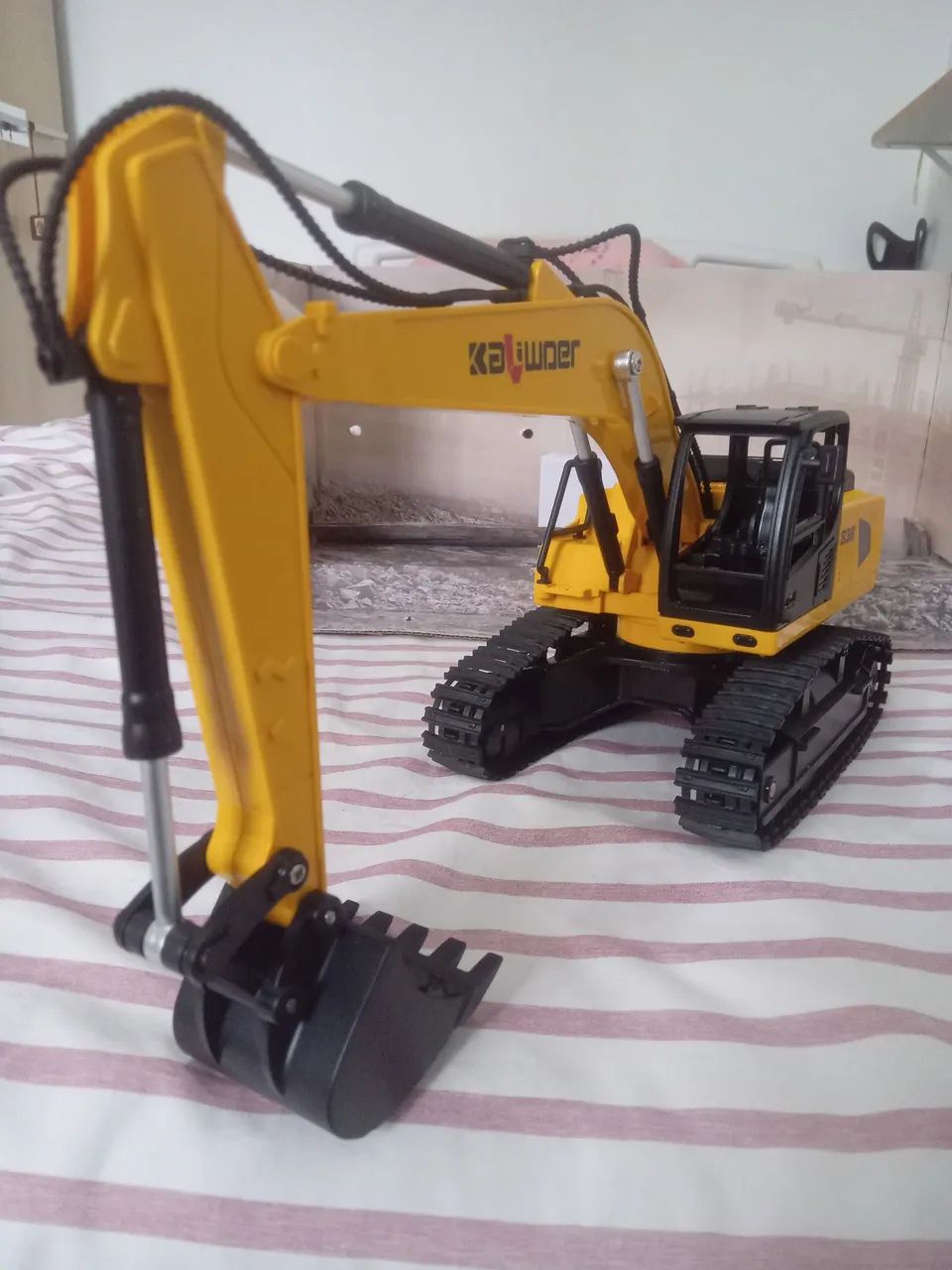 Escavadeira RC 10 canais - Foto 3