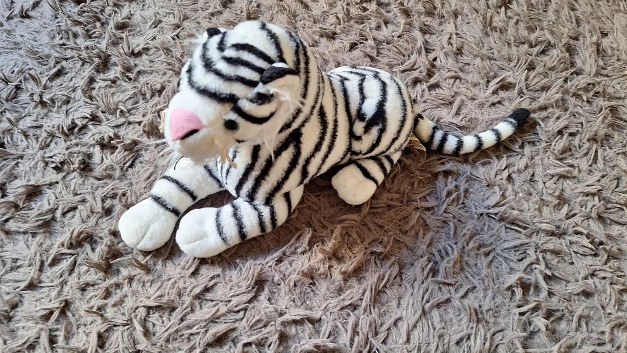 Tigre branco de pelúcia 
