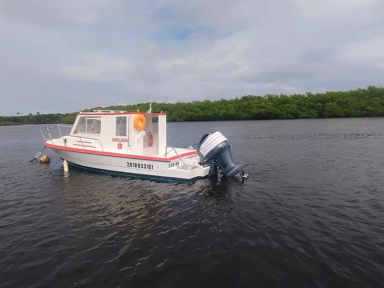 VENDO LANCHA E MOTOR 200 HP Yamaha 