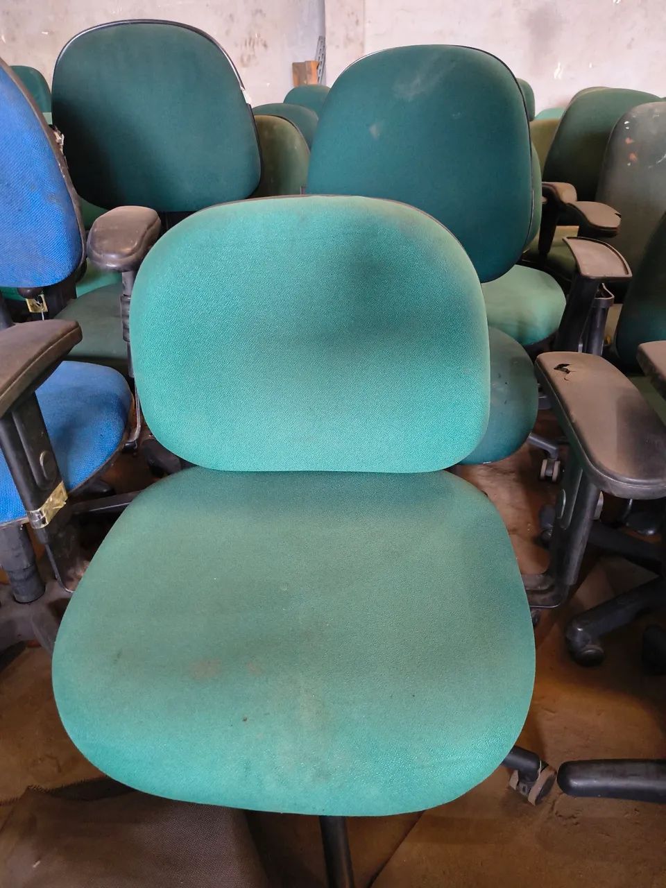 Lote de cadeiras para escritório 