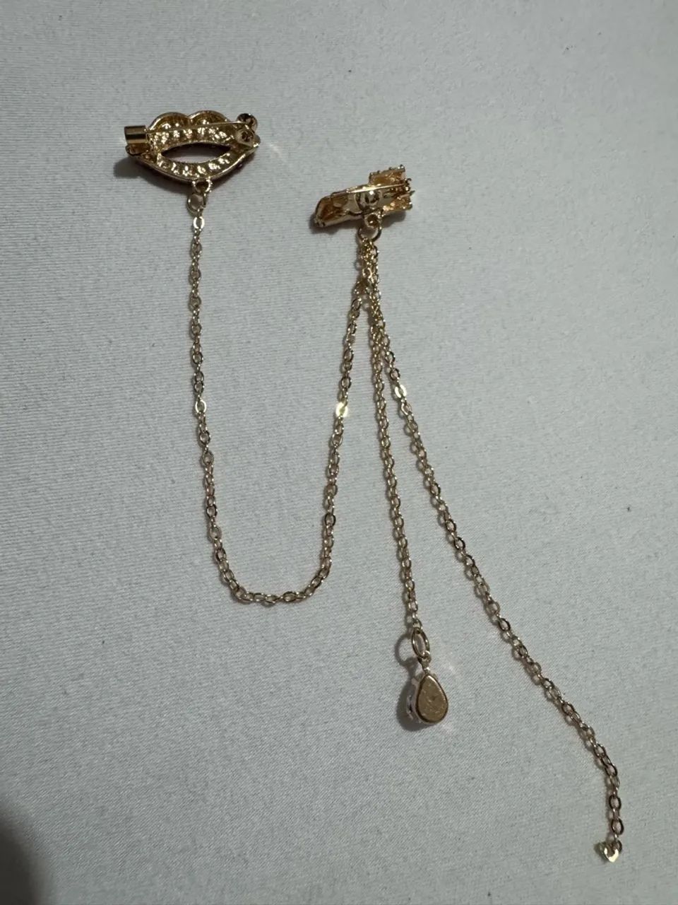 Broche mini boca e mini batom ferragem dourada  - Foto 4