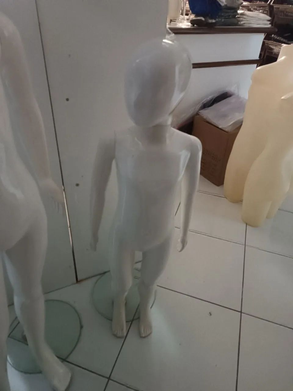 MANEQUIM MENINO PEQUENO ARTICULADO COMPLETO