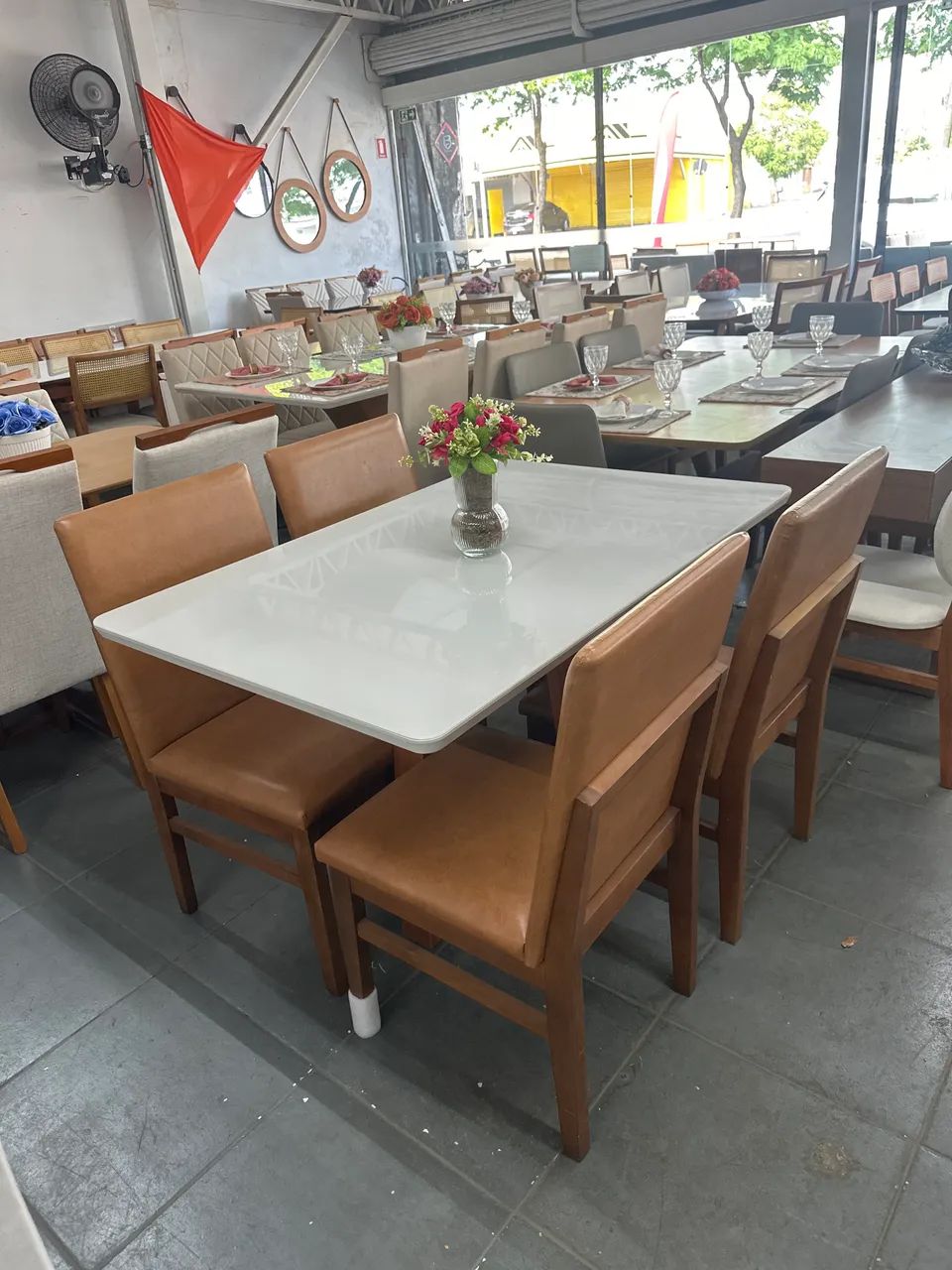 Mesa de madeira completa 
