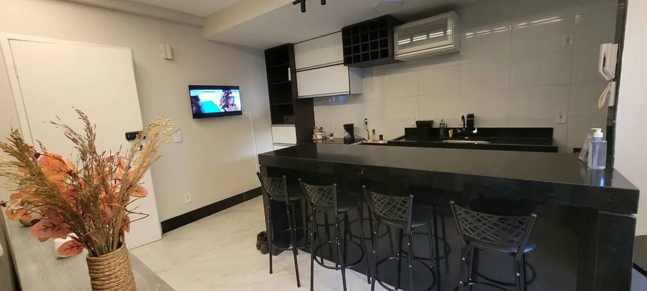 Apartamento MOBILIADO aconchegante e bem localizado  - Foto 3