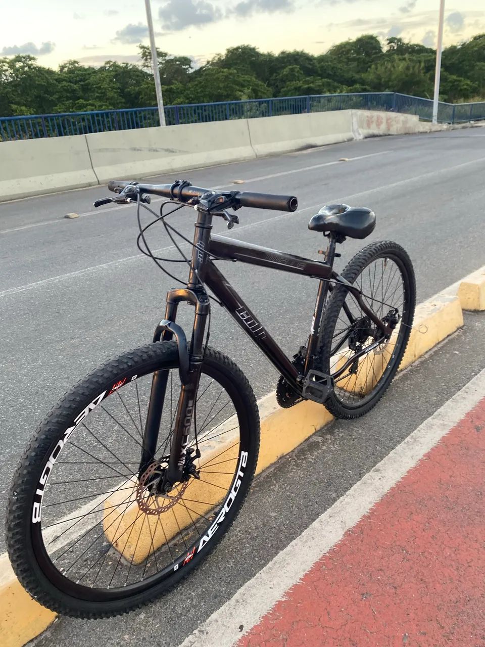 Bicicleta aro 29 em ótimo estado - Foto 2
