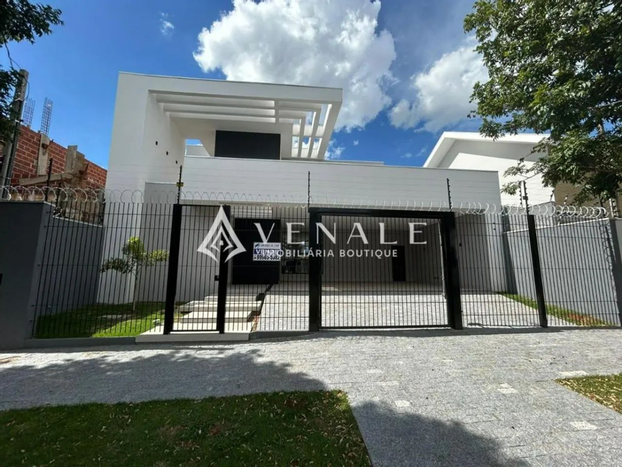Sobrado à venda em Maringá, Jardim Iguaçu, com 3 suítes, com 360 m²