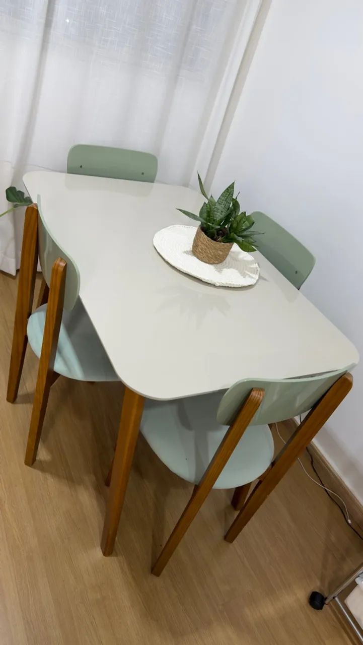 Conjunto de Mesa de jantar com 4 cadeiras