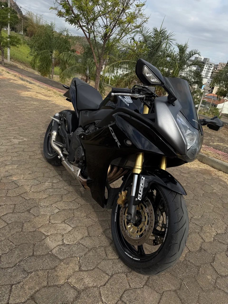 CBR 600f muito conservada. 