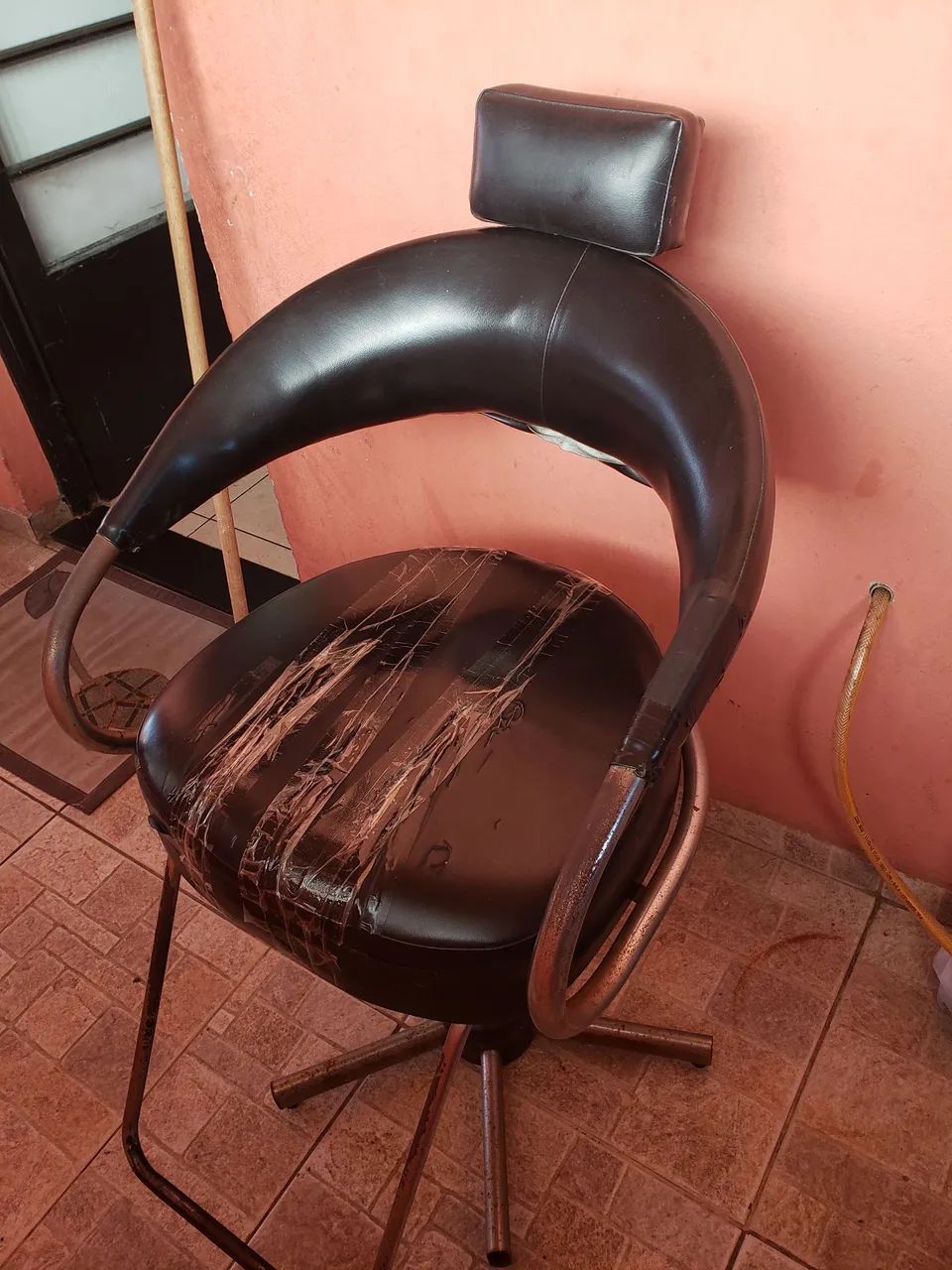 Cadeira barbeiro e de espera 3 lugares  - Foto 4