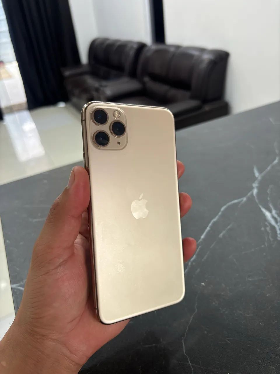 Vendo iPhone 11 Pro Max dourado  - Foto 5