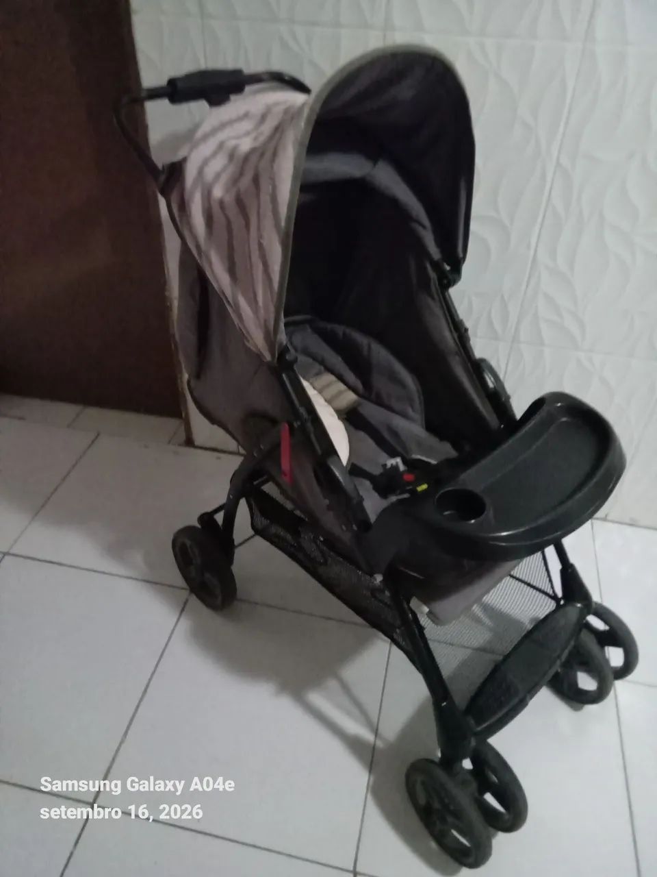 Carrinho de bebê bem conservado  - Foto 3