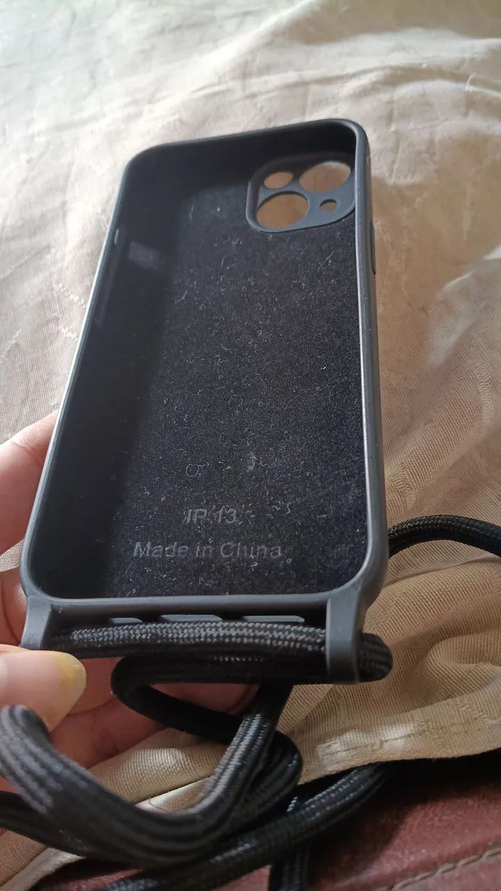 Capa celular iPhone 13 com cordão - Foto 2