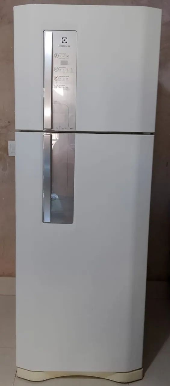 Vende-se está geladeira Electrolux Frost Free 