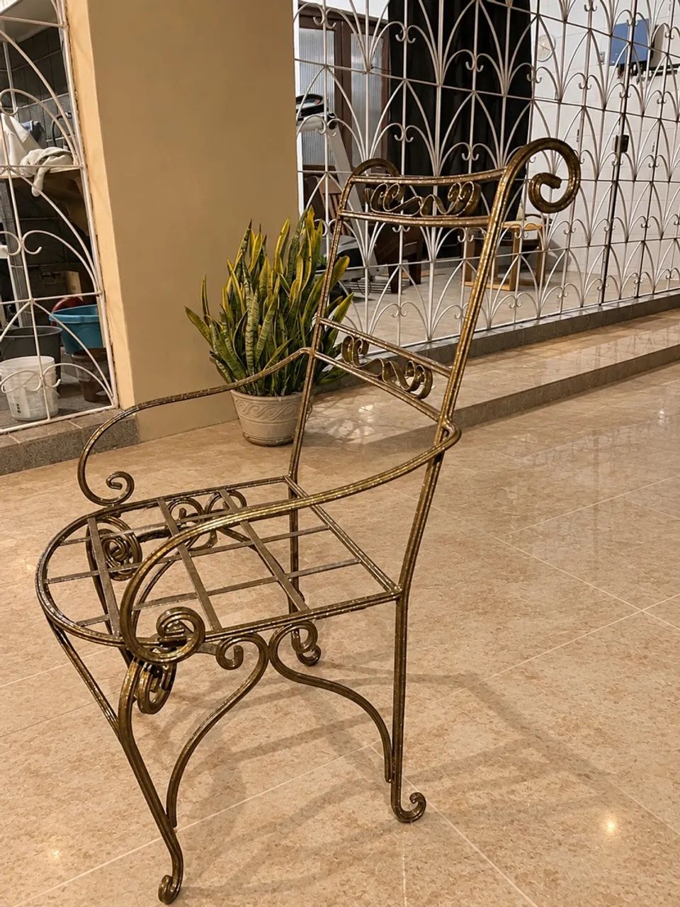 Conjunto de Mesa com 4 Cadeiras de Ferro Decoradas - Foto 2