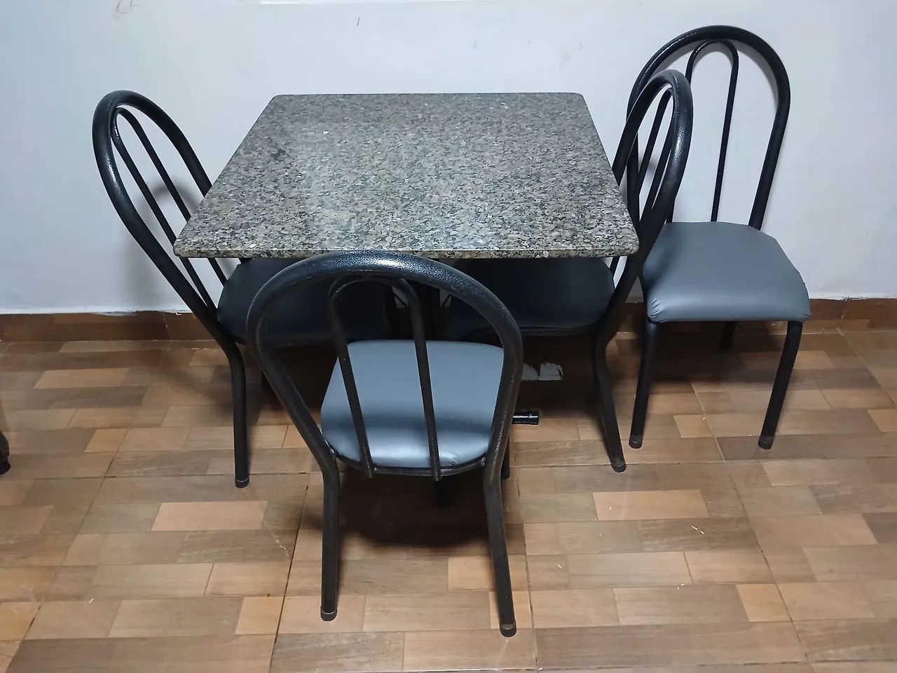Mesa com cadeiras  - Foto 2