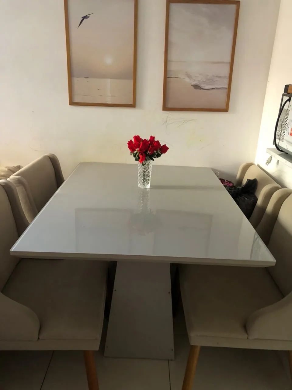 Vendo Mesa de Jantar com Tapão de Vidro