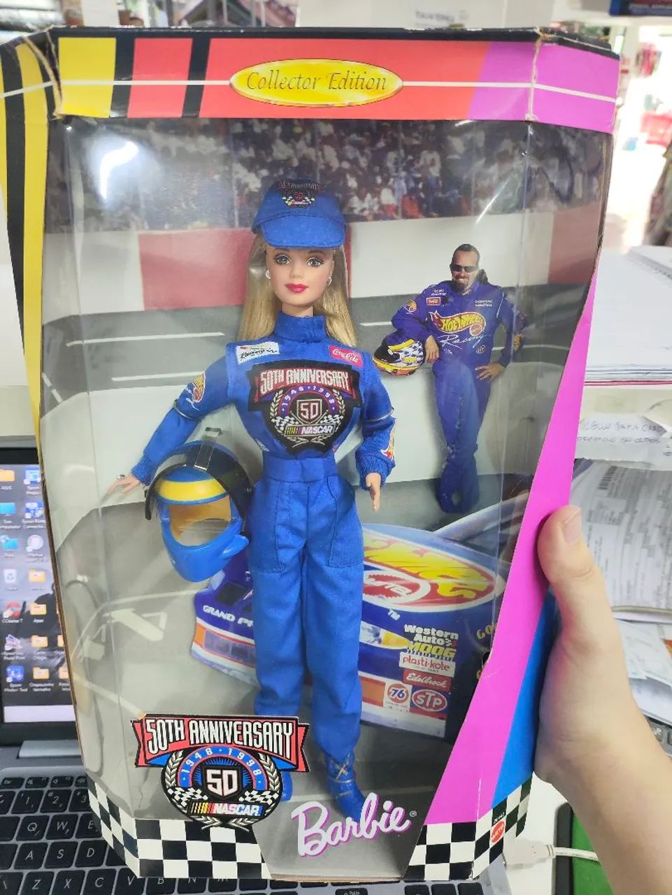 Barbie Nascar lacrada