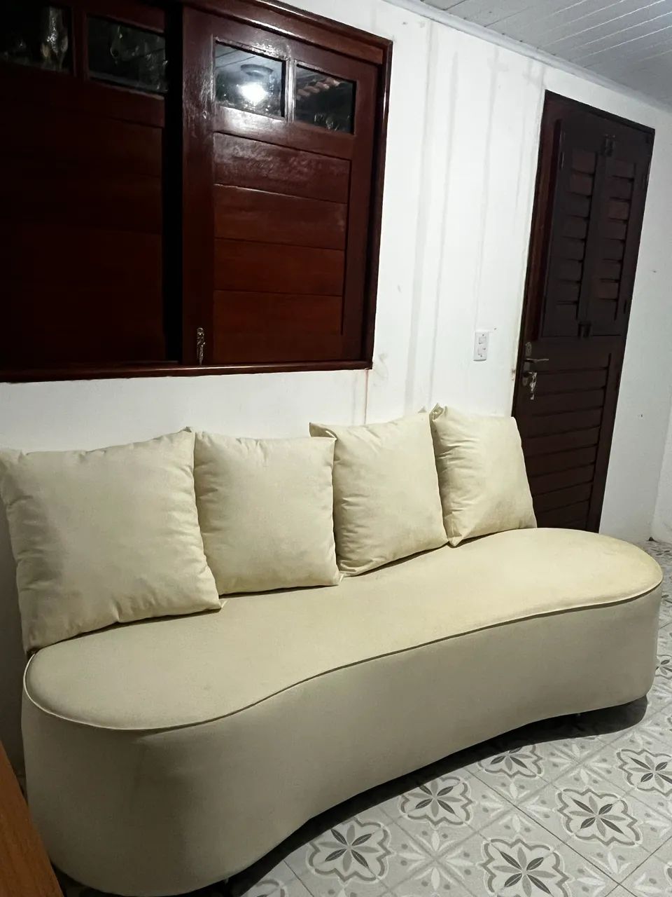 Sofá retrô 4 lugares 