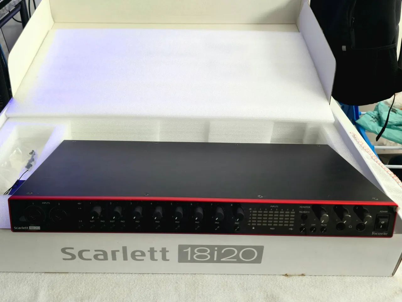 Focusrite Scarlett 18i20 (3ª Geração) - Interface de Áudio USB