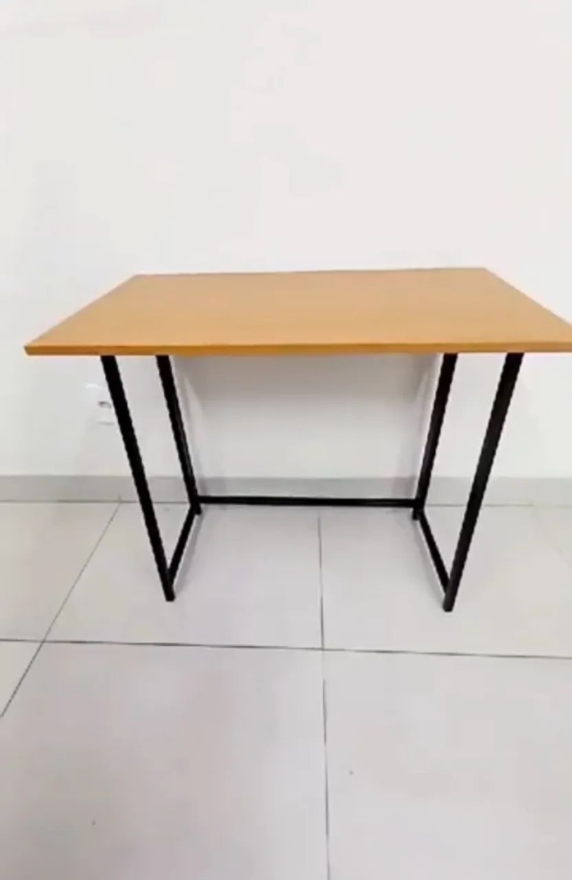 Escrivaninha dobrável usada apenas 1x