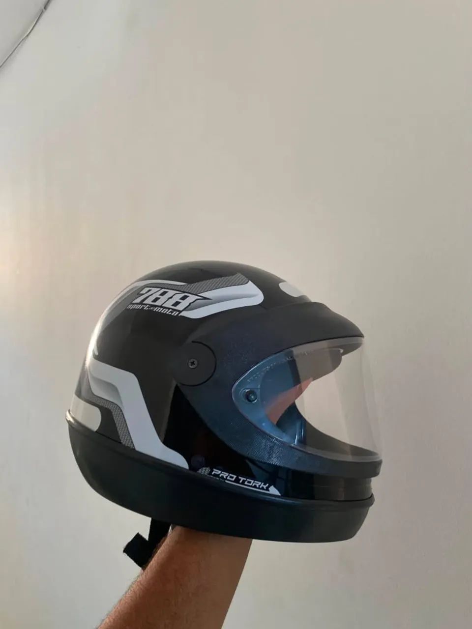 Capacete zero bala,nunca usado,tirei do plástico agora  - Foto 3