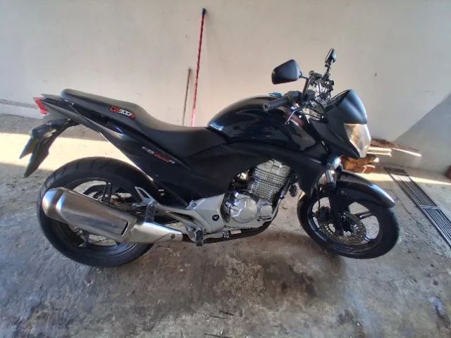 CB300 2010 conservada